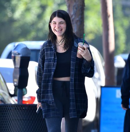 Isabella Rose Giannulli&nbsp;or&nbsp;Isabella Giannulli&nbsp;is a celebrity kid; she is the daughter of American actress and producer&nbsp;Lori Anne Loughlin&nbsp;and fashion designer&nbsp;Mossimo Giannulli. 